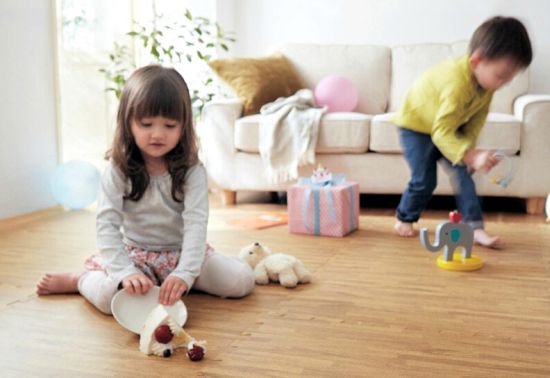 Flooring Options For Families With Kids kids-playing-on-the-wooden-floor