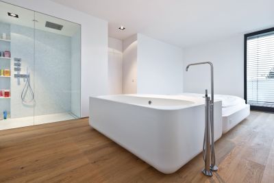 How To Choose Wood Flooring For Bathrooms? oak-flooring-in-the-bathroon